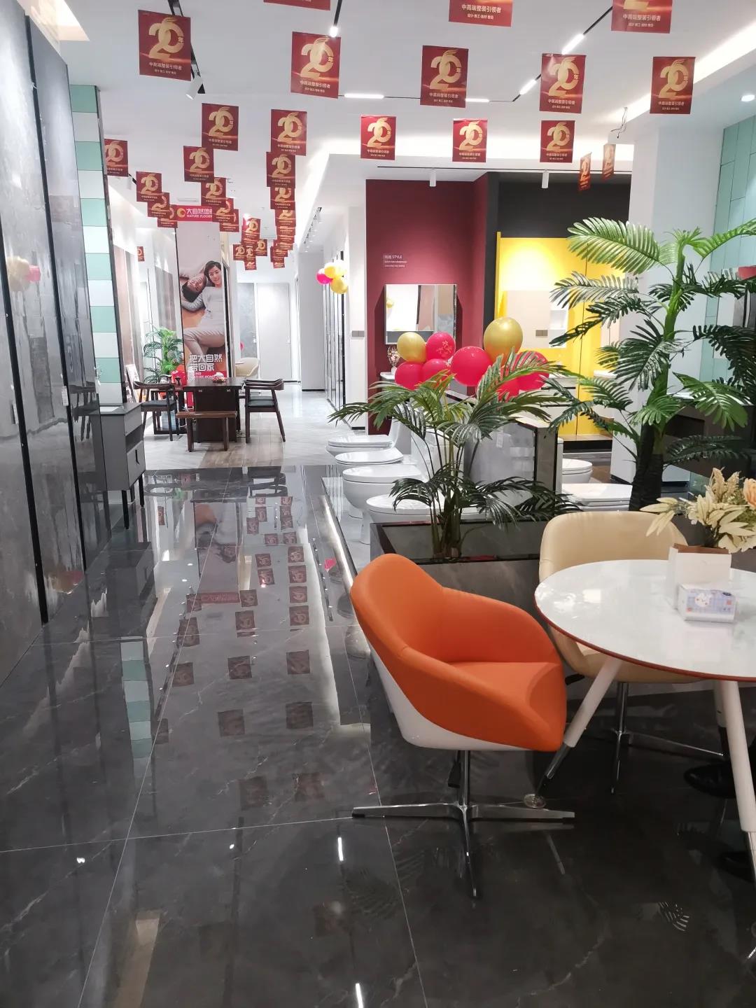 聽說，華美樂這2家店，開業(yè)第一天就被擠爆了！